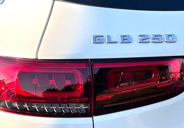 used 2022 Mercedes-Benz GLB 250 car, priced at $32,991