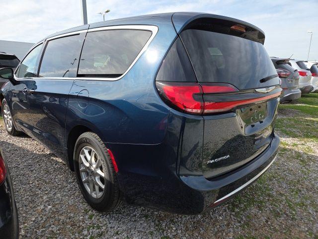 used 2024 Chrysler Pacifica car, priced at $25,677