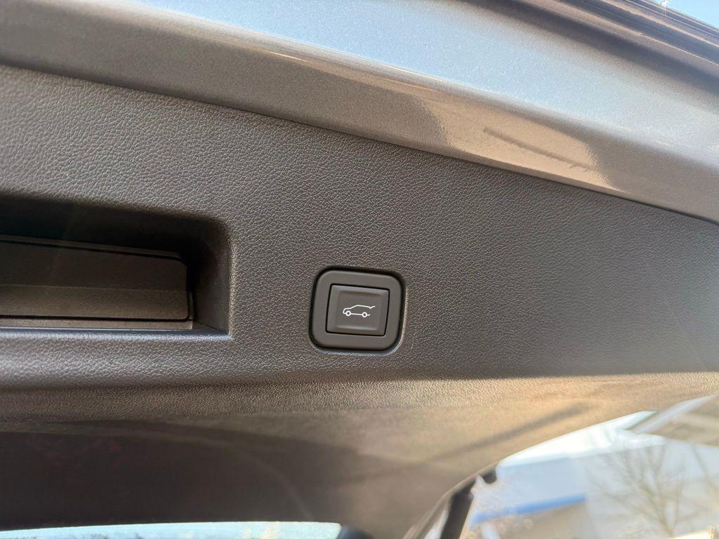 new 2026 Chevrolet Traverse car, priced at $43,585