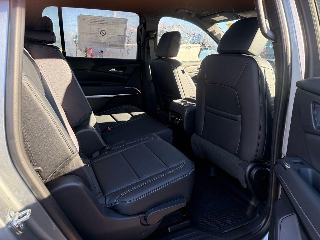 new 2026 Chevrolet Traverse car, priced at $43,585