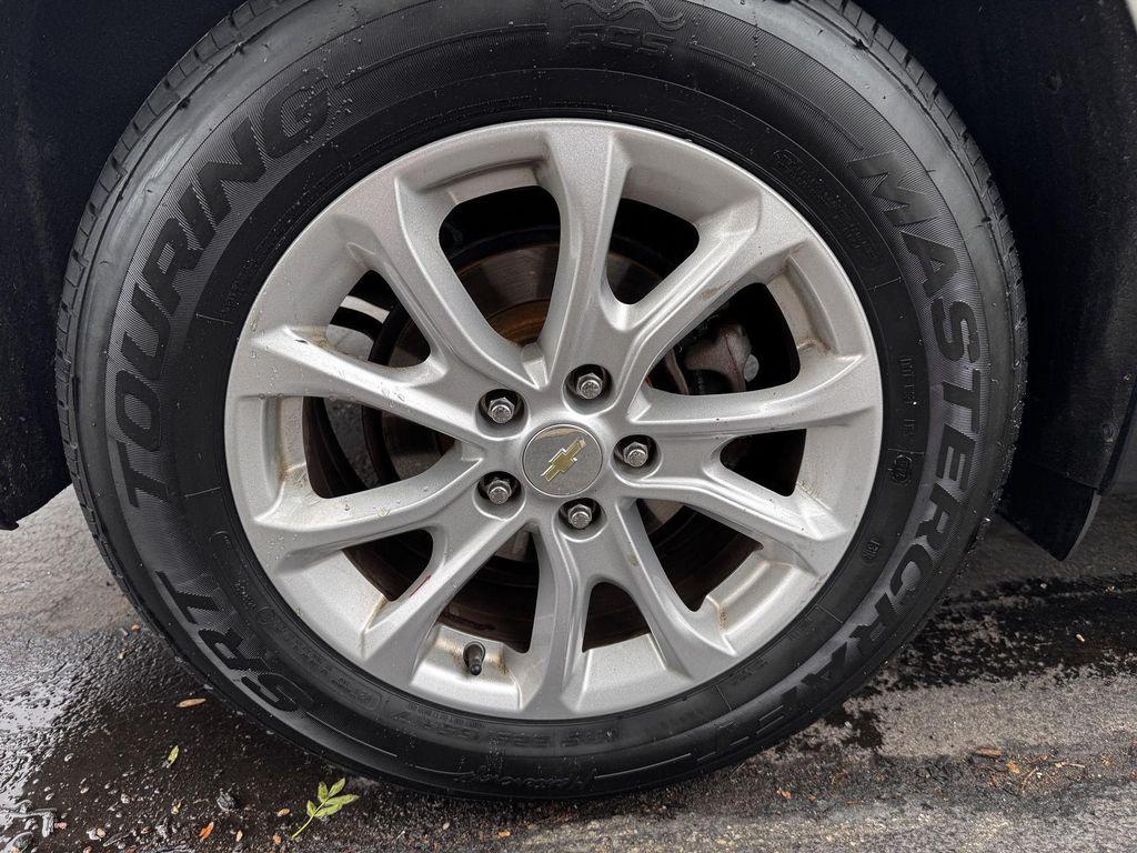 used 2019 Chevrolet Equinox car, priced at $18,694