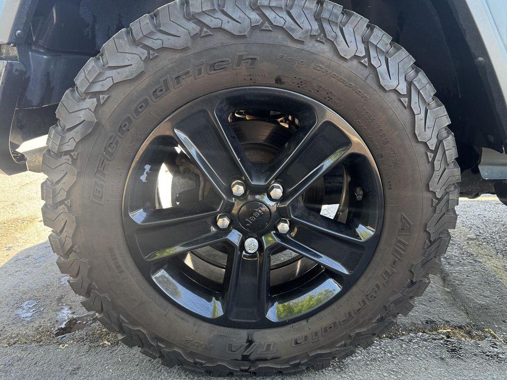 used 2021 Jeep Wrangler Unlimited car, priced at $30,694
