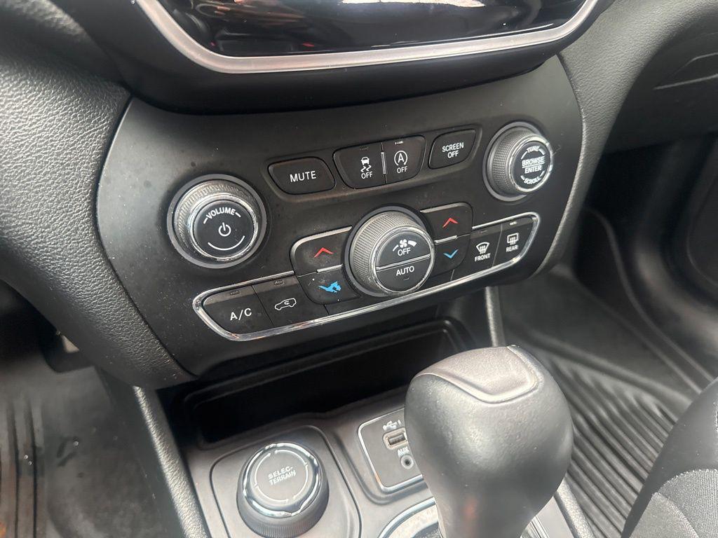 used 2019 Jeep Cherokee car, priced at $15,675