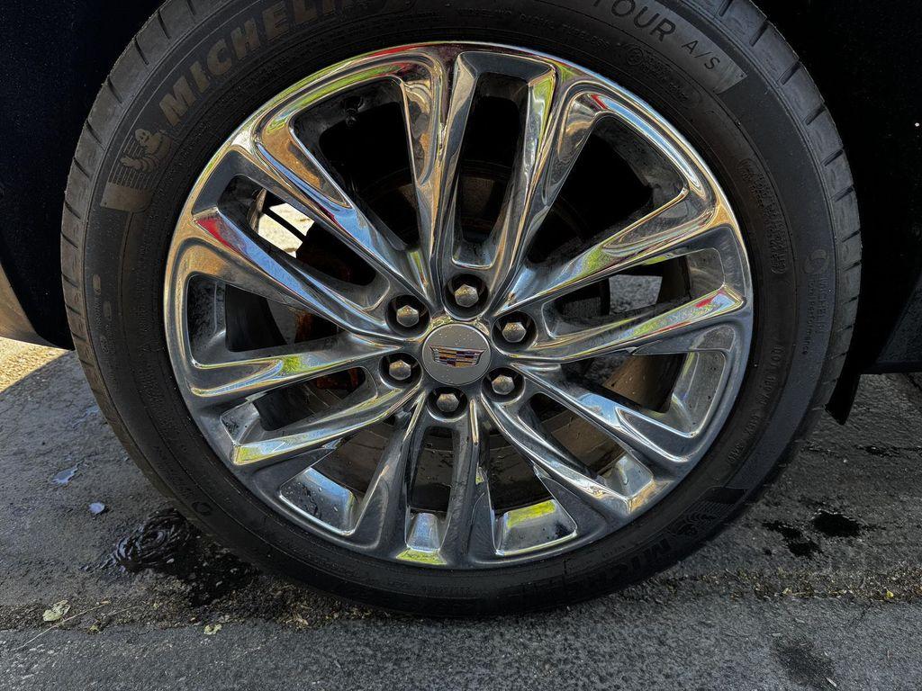 used 2023 Cadillac XT5 car, priced at $35,494