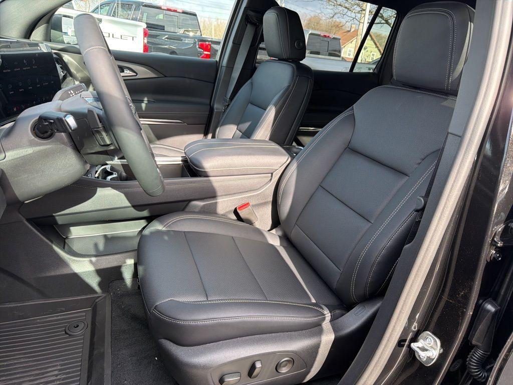 new 2026 Chevrolet Traverse car, priced at $47,630