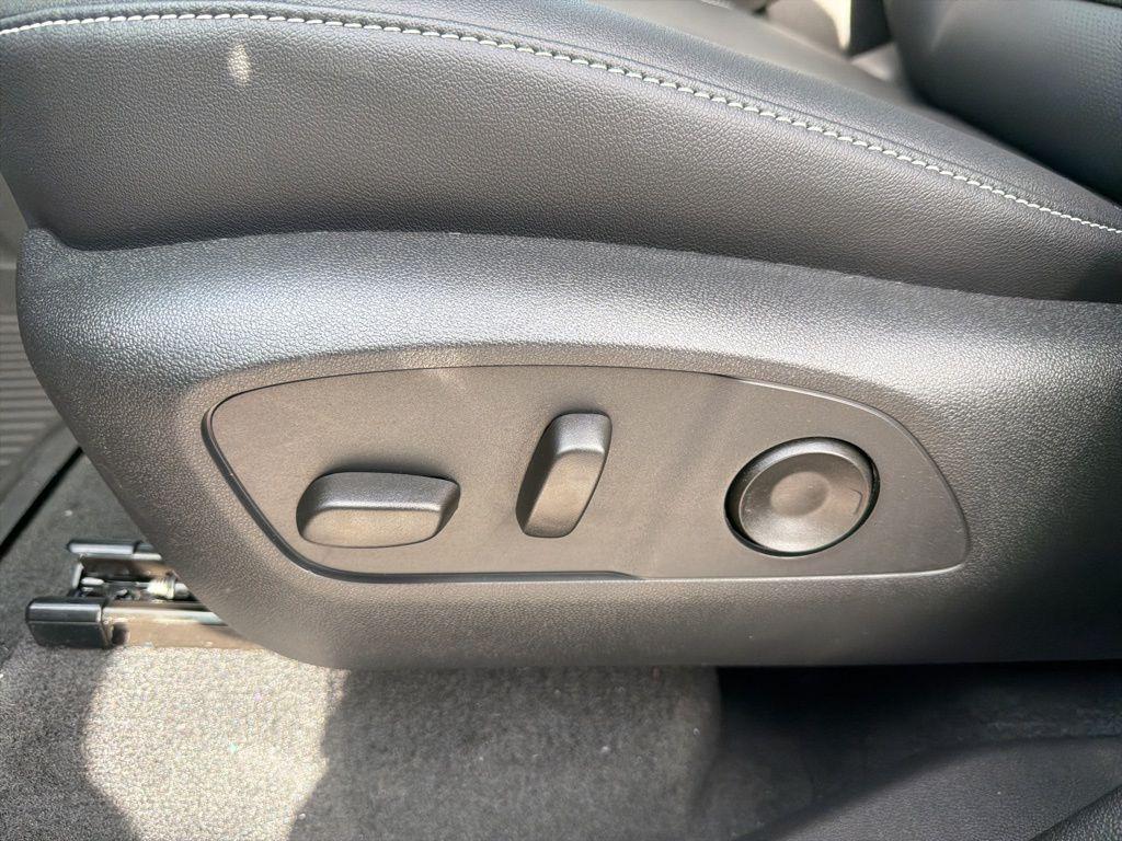 new 2026 Chevrolet Traverse car, priced at $47,630