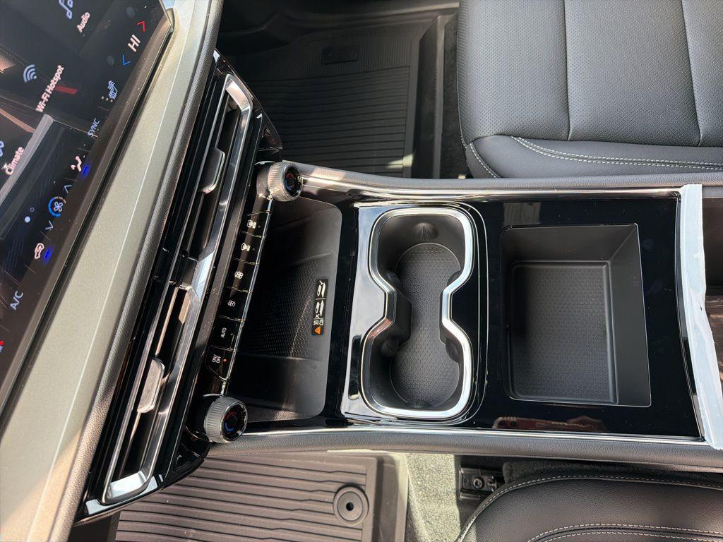 new 2026 Chevrolet Traverse car, priced at $47,630