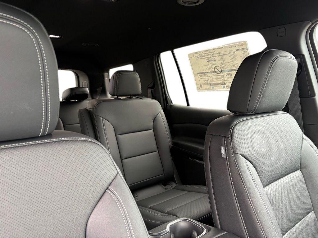 new 2026 Chevrolet Traverse car, priced at $43,585