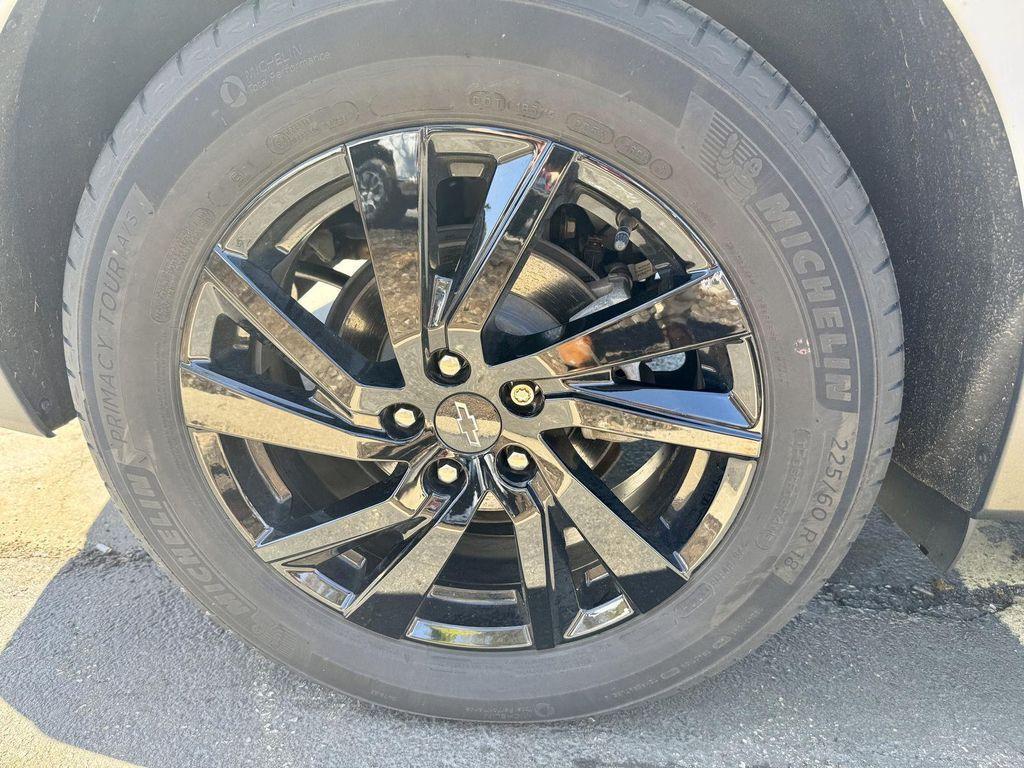 used 2023 Chevrolet Equinox car, priced at $22,998
