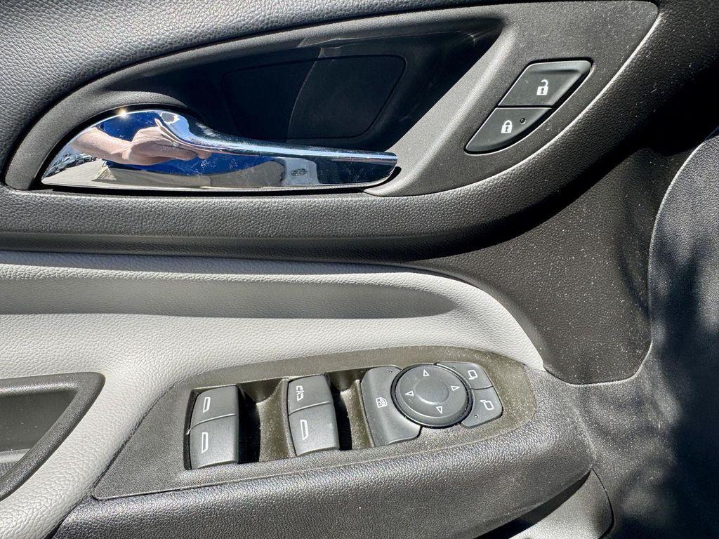 used 2023 Chevrolet Equinox car, priced at $22,998