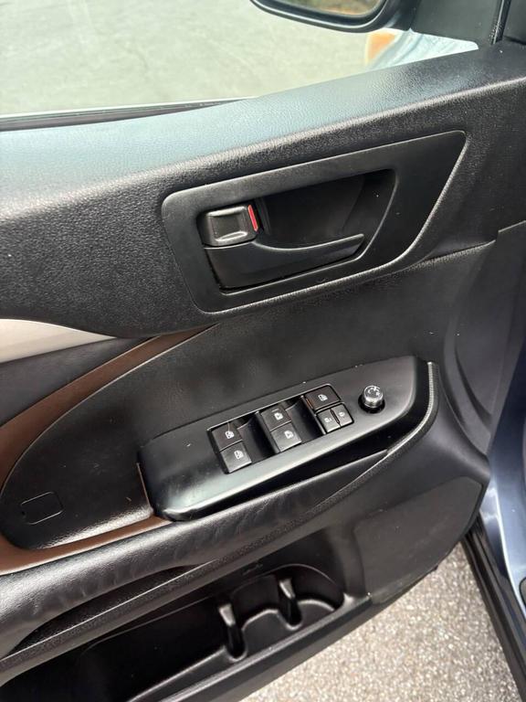 used 2014 Toyota Highlander car, priced at $9,990