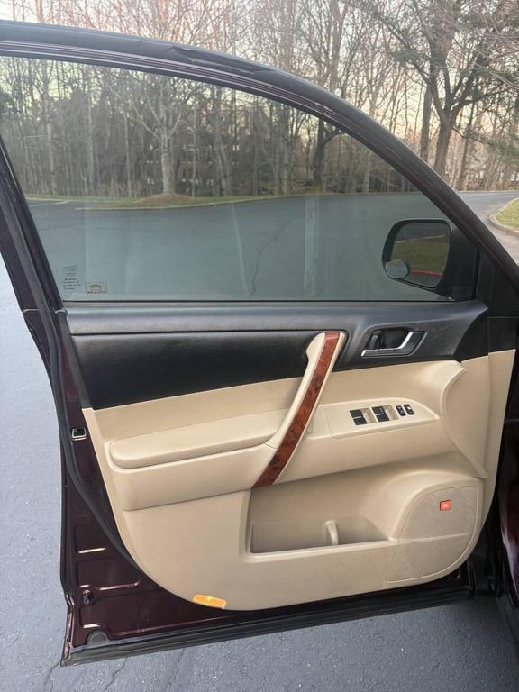 used 2012 Toyota Highlander car, priced at $11,990