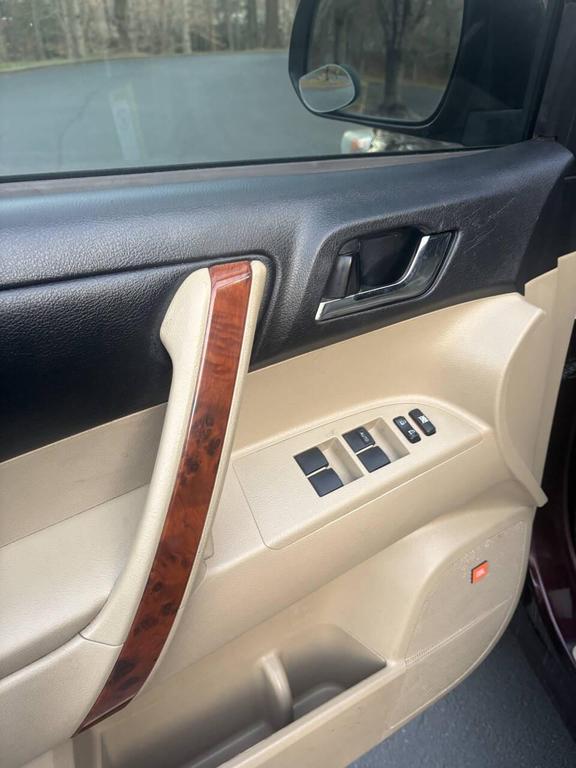 used 2012 Toyota Highlander car, priced at $11,990
