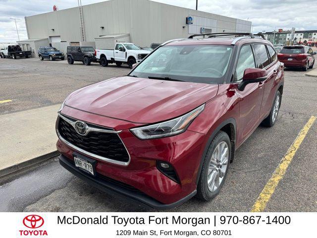 used 2022 Toyota Highlander car, priced at $37,501
