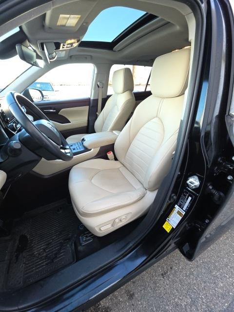 used 2020 Toyota Highlander car, priced at $24,201
