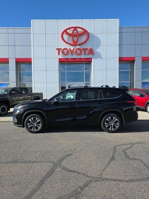 used 2020 Toyota Highlander car, priced at $24,201