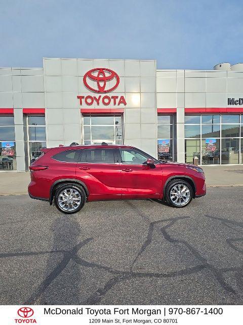 used 2023 Toyota Highlander Hybrid car, priced at $43,201