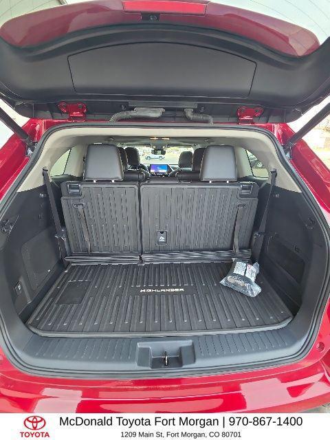 used 2023 Toyota Highlander Hybrid car, priced at $43,201