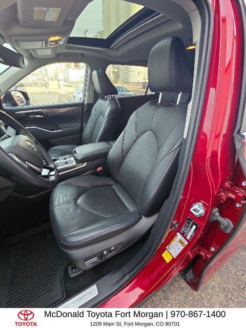 used 2023 Toyota Highlander Hybrid car, priced at $43,201