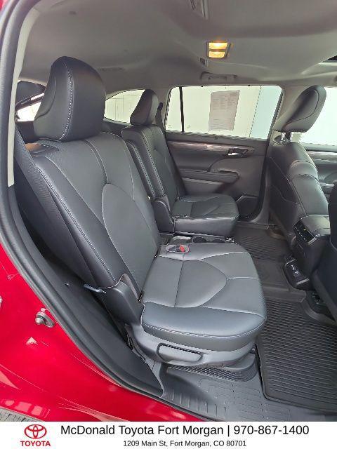 used 2023 Toyota Highlander Hybrid car, priced at $43,201