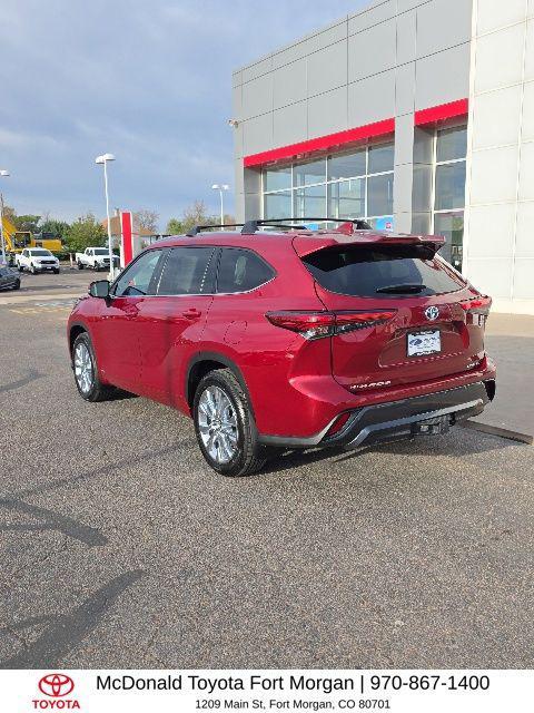 used 2023 Toyota Highlander Hybrid car, priced at $43,201