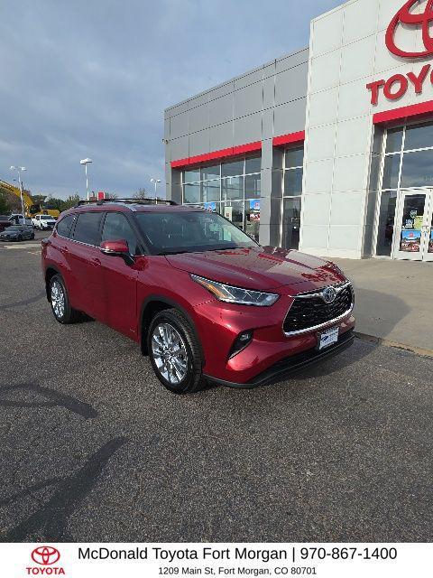 used 2023 Toyota Highlander Hybrid car, priced at $43,201