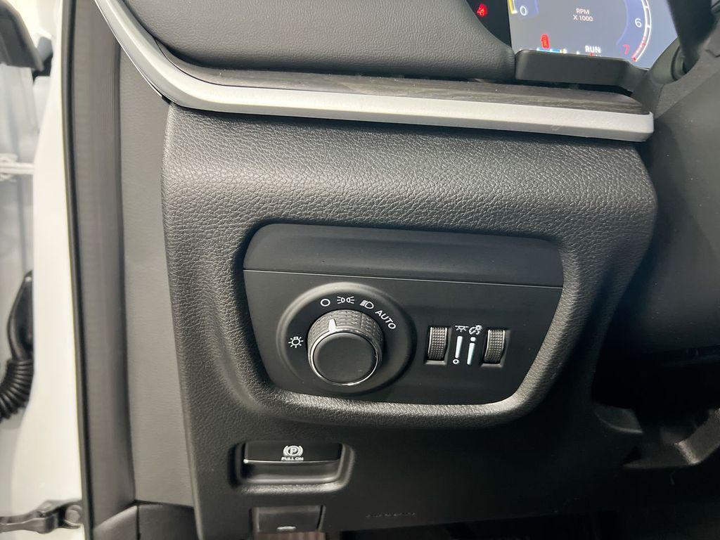 new 2026 Jeep Grand Cherokee L car, priced at $43,677