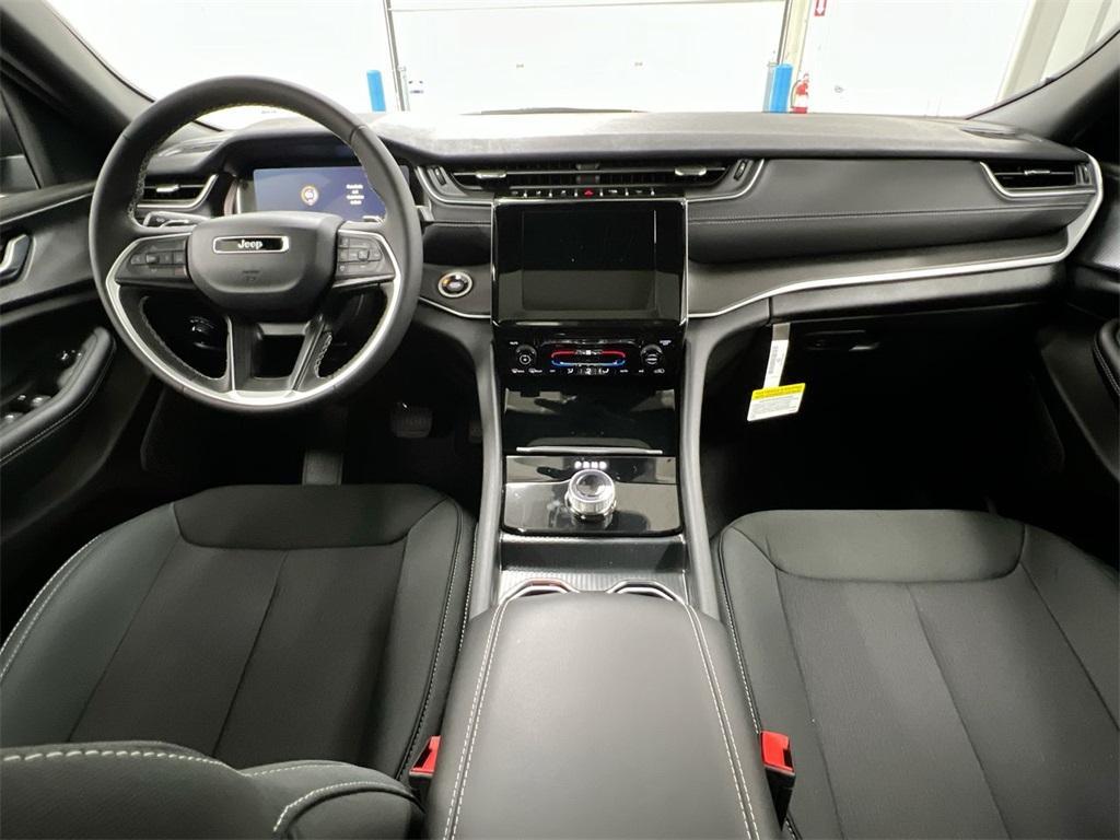 new 2025 Jeep Grand Cherokee car, priced at $33,728