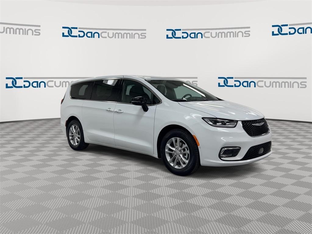new 2026 Chrysler Pacifica car, priced at $40,098