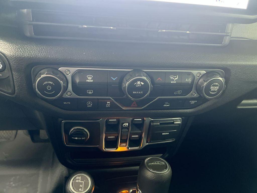 new 2026 Jeep Gladiator car, priced at $40,227