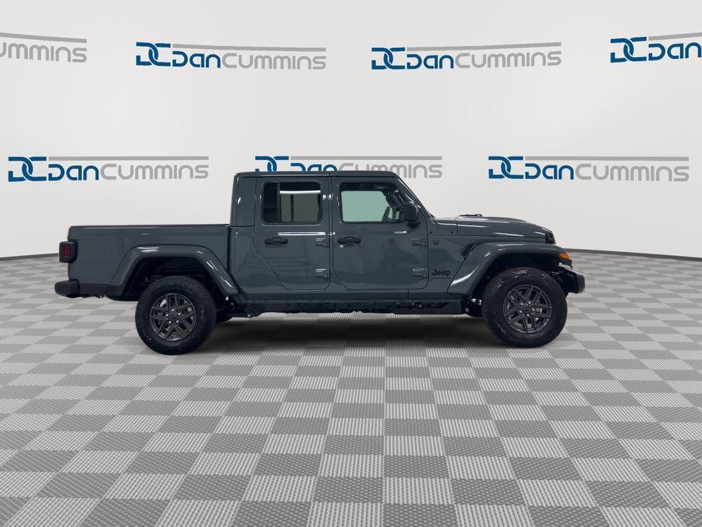 new 2026 Jeep Gladiator car, priced at $40,227