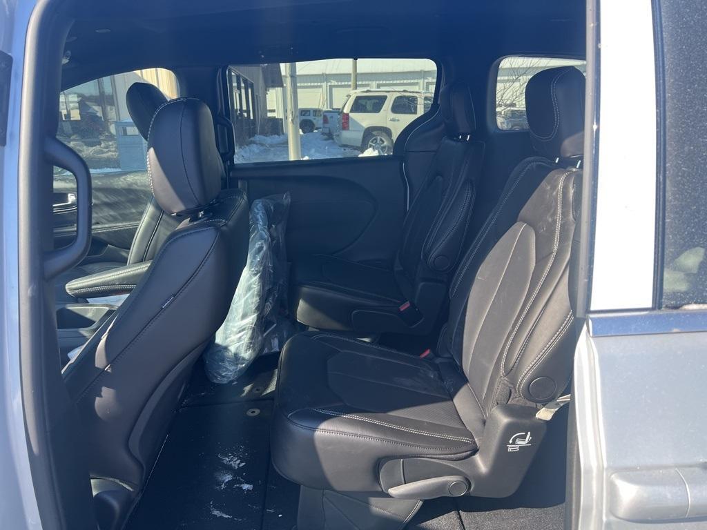 new 2026 Chrysler Pacifica car, priced at $39,392