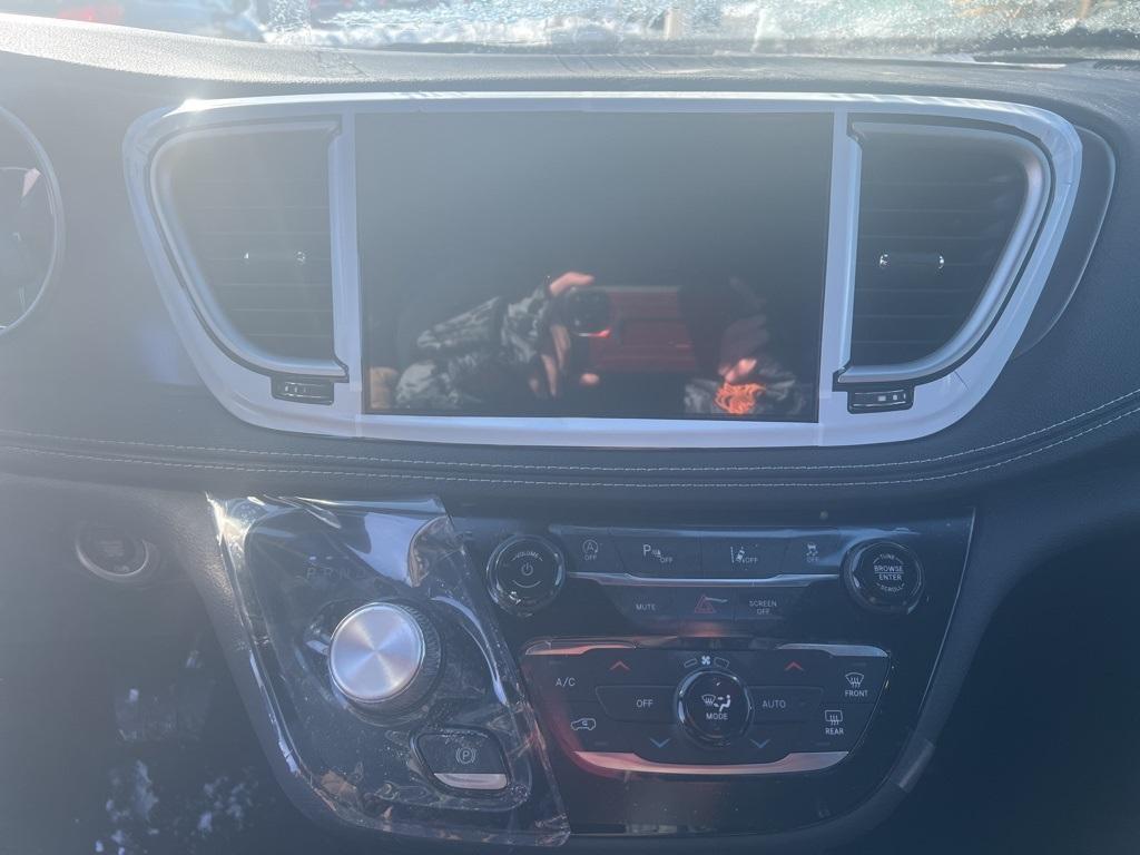 new 2026 Chrysler Pacifica car, priced at $39,392