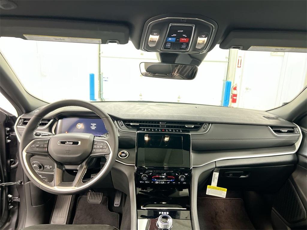 new 2025 Jeep Grand Cherokee car, priced at $38,238