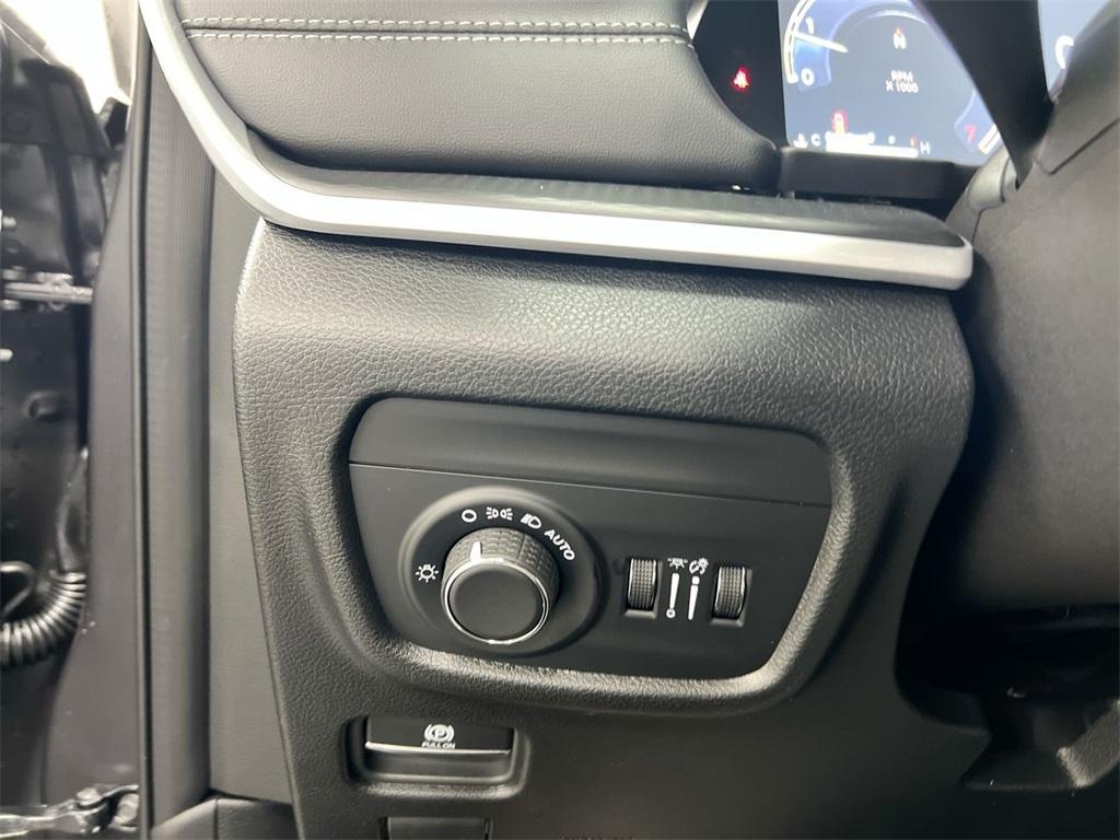 new 2025 Jeep Grand Cherokee car, priced at $38,238