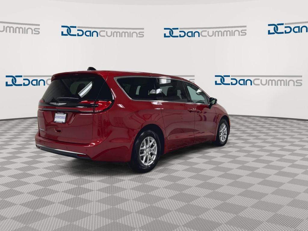 new 2026 Chrysler Pacifica car, priced at $40,498