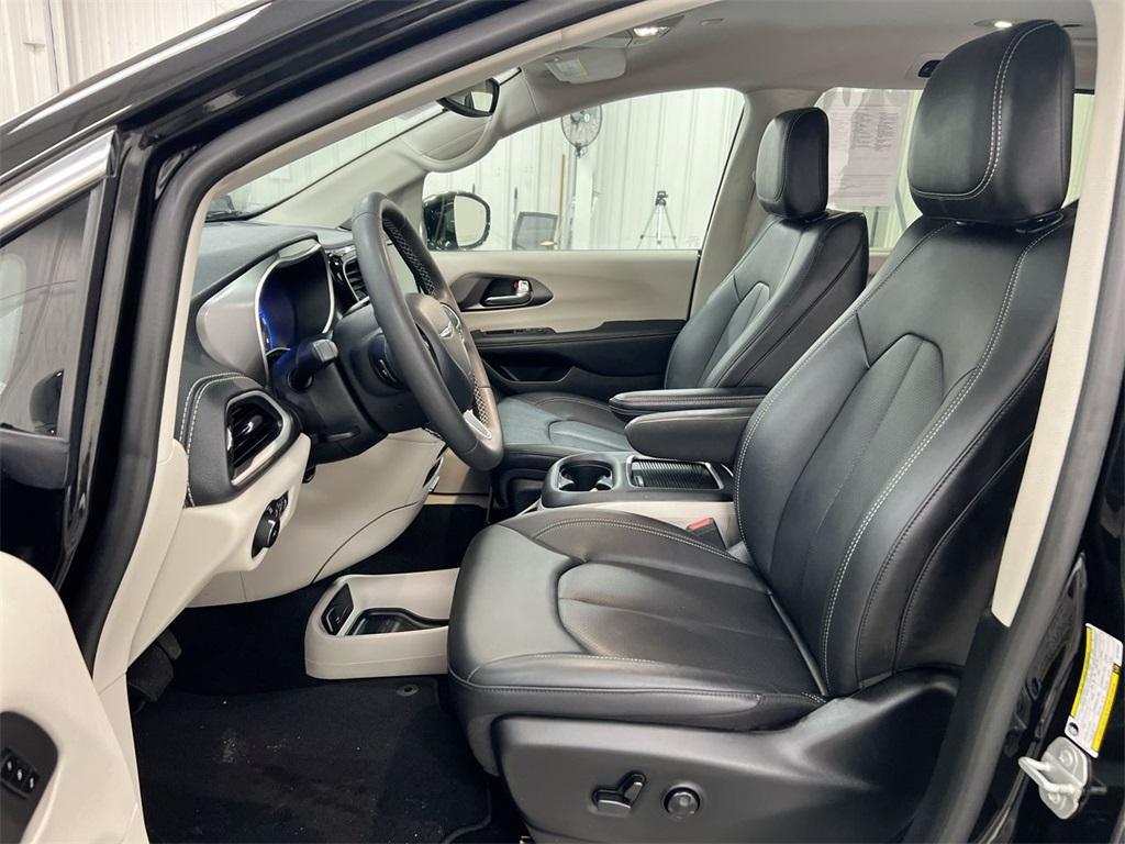 used 2024 Chrysler Pacifica car, priced at $28,987