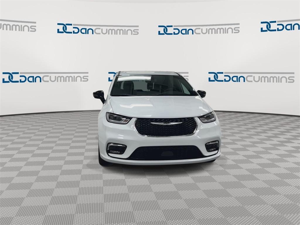 new 2026 Chrysler Pacifica car, priced at $40,028