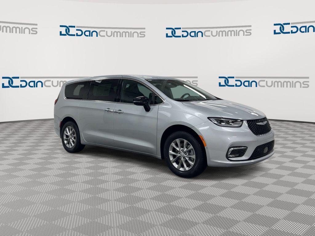 new 2026 Chrysler Pacifica car, priced at $42,898