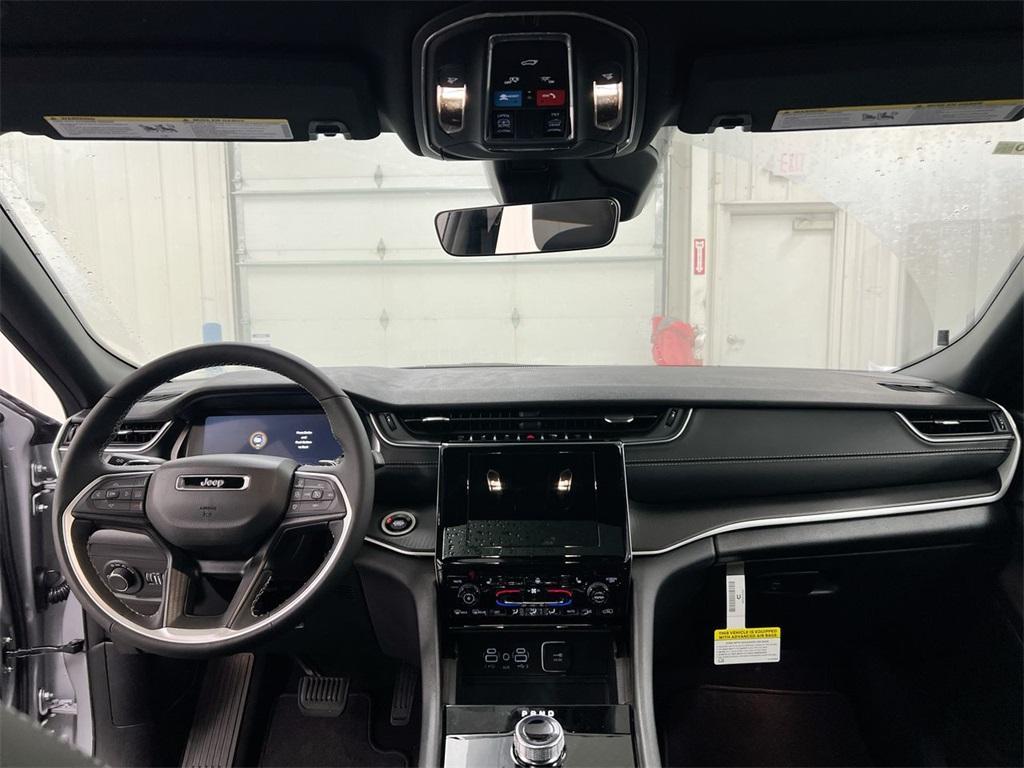 new 2025 Jeep Grand Cherokee car, priced at $40,828