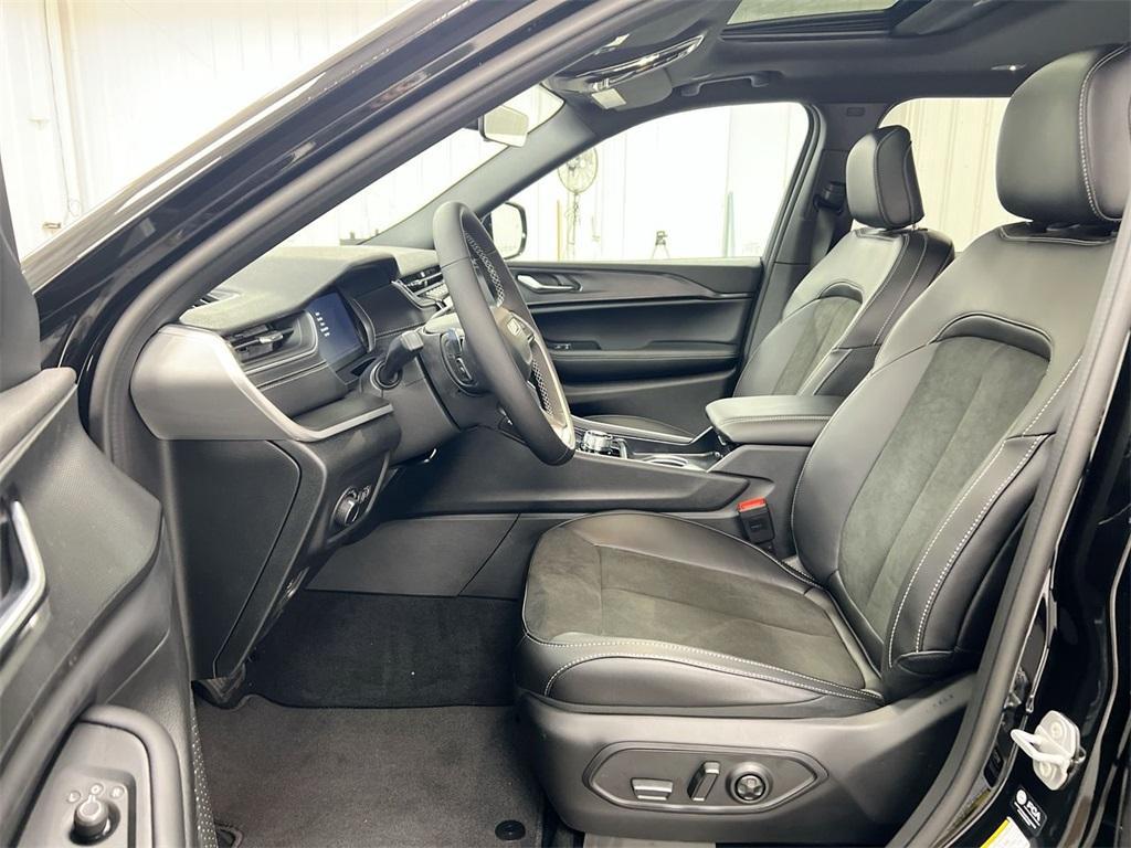 new 2025 Jeep Grand Cherokee L car, priced at $39,438