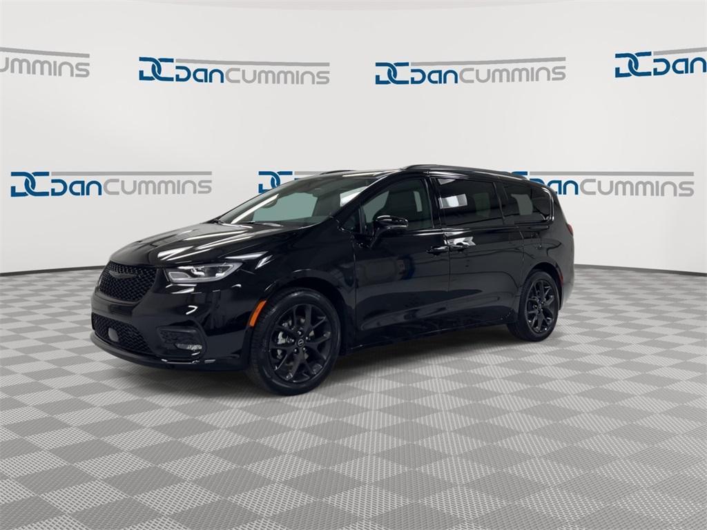 new 2026 Chrysler Pacifica car, priced at $41,868