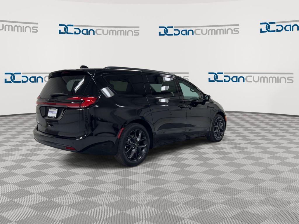 new 2026 Chrysler Pacifica car, priced at $41,368