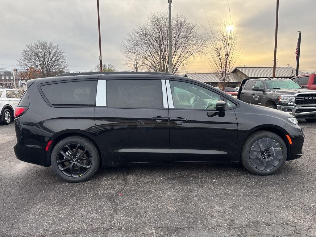 new 2026 Chrysler Pacifica car, priced at $41,468