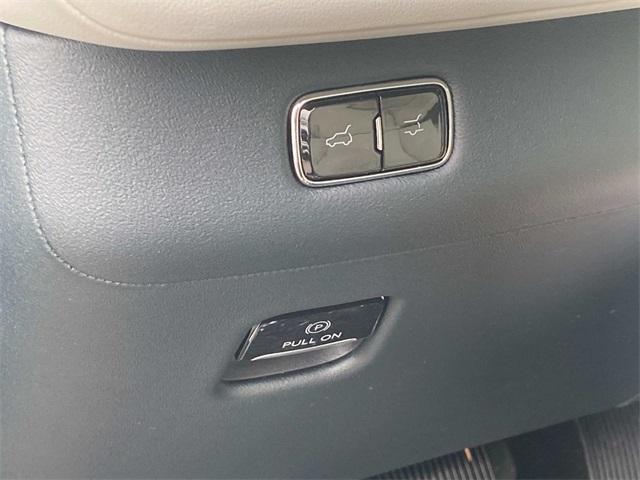 new 2025 Lincoln Navigator car, priced at $100,145