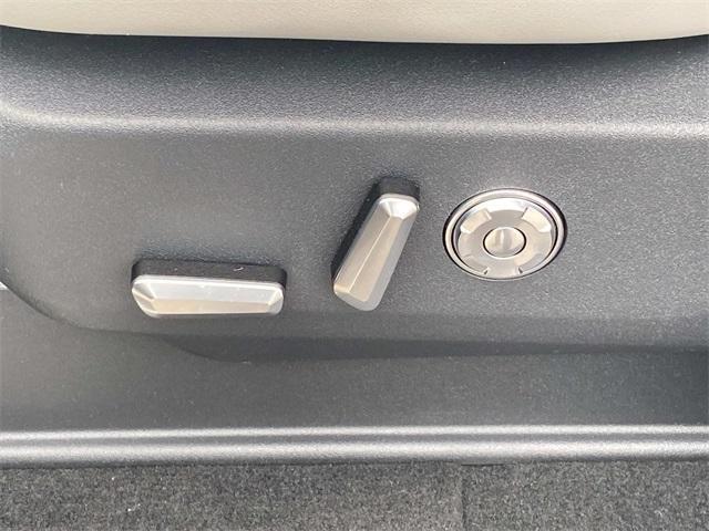 new 2025 Lincoln Navigator car, priced at $100,145