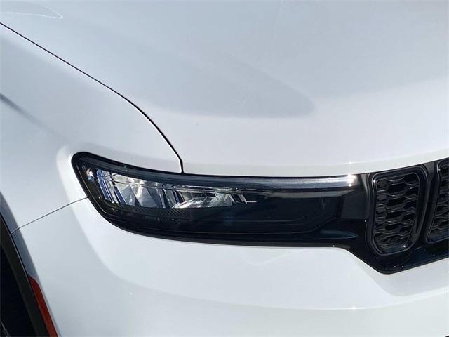 used 2023 Jeep Grand Cherokee car, priced at $29,400