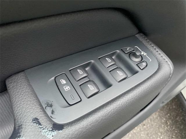 used 2022 Volvo XC60 car, priced at $22,880