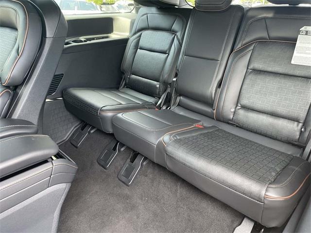 new 2025 Lincoln Navigator car, priced at $121,435