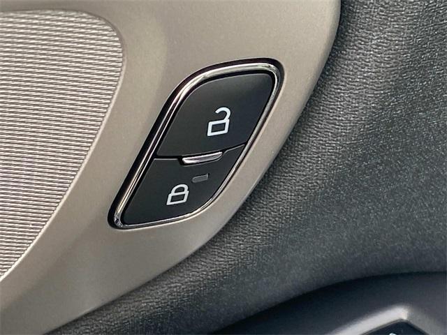 new 2025 Ford Expedition car, priced at $69,715